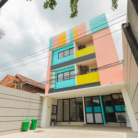 Sans Hotel Clover Ace Surabaya By Reddoorz Zewnętrze zdjęcie