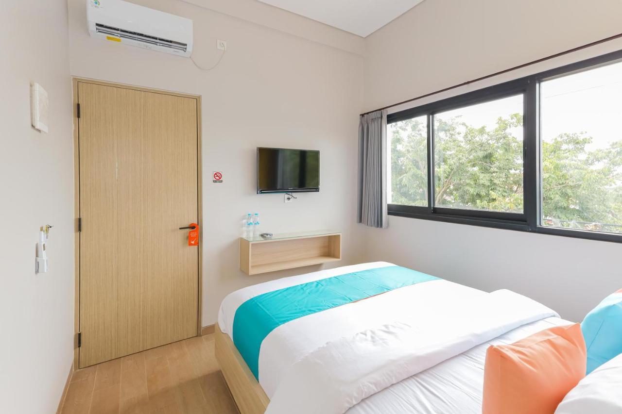 Sans Hotel Clover Ace Surabaya By Reddoorz Zewnętrze zdjęcie
