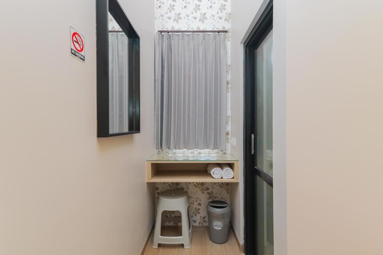 Sans Hotel Clover Ace Surabaya By Reddoorz Zewnętrze zdjęcie