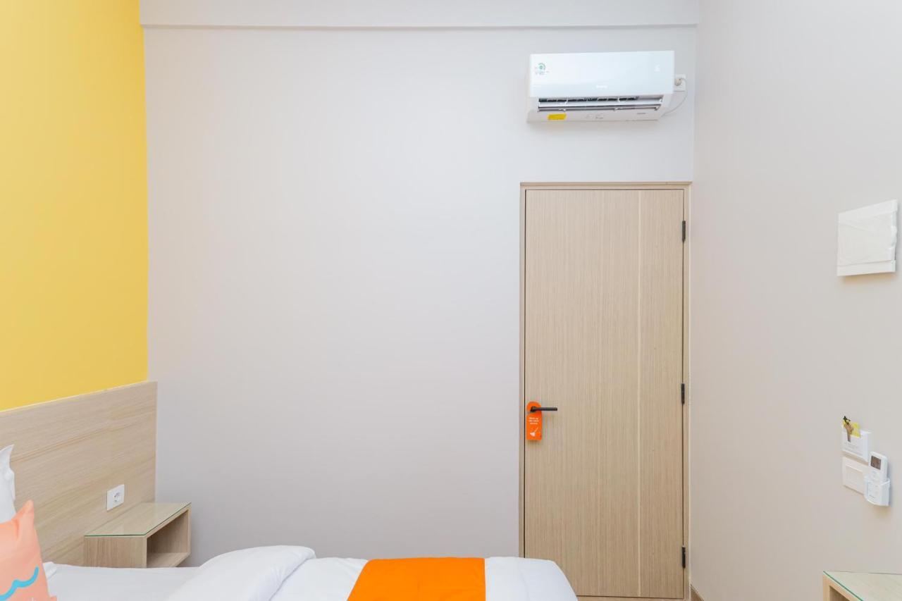 Sans Hotel Clover Ace Surabaya By Reddoorz Zewnętrze zdjęcie