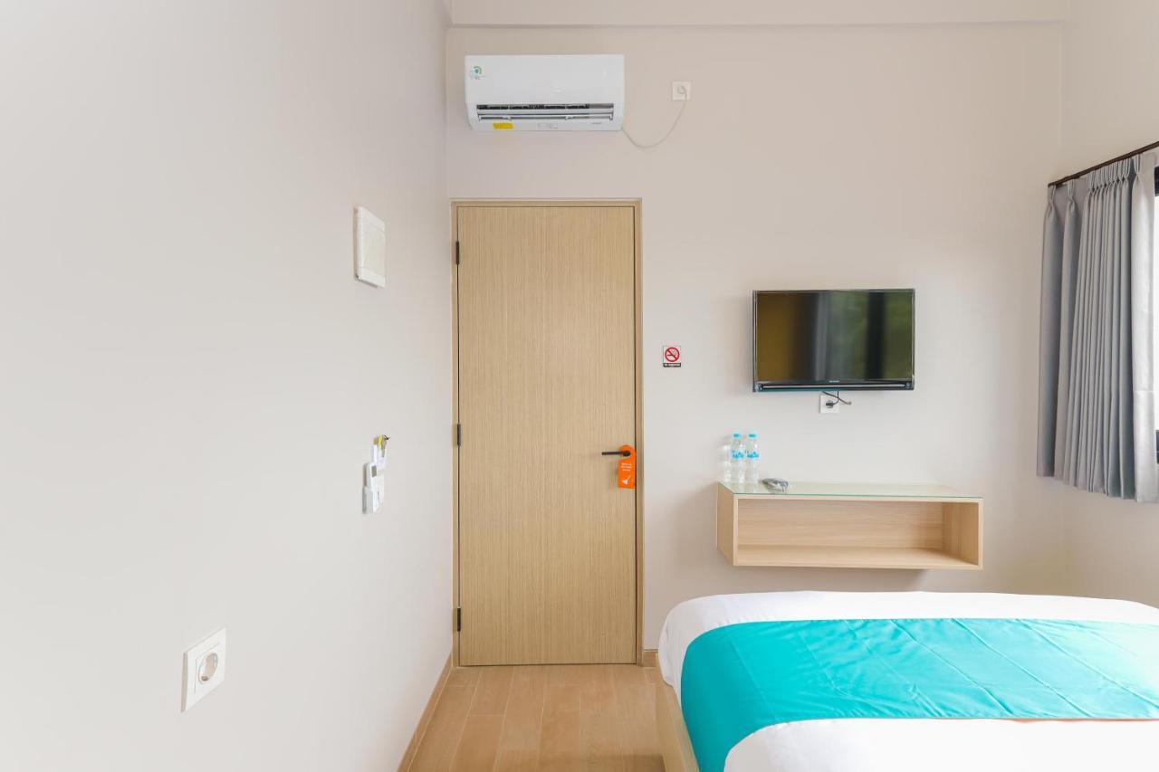 Sans Hotel Clover Ace Surabaya By Reddoorz Zewnętrze zdjęcie