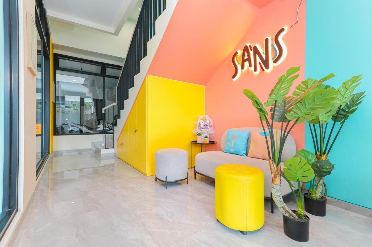 Sans Hotel Clover Ace Surabaya By Reddoorz Zewnętrze zdjęcie